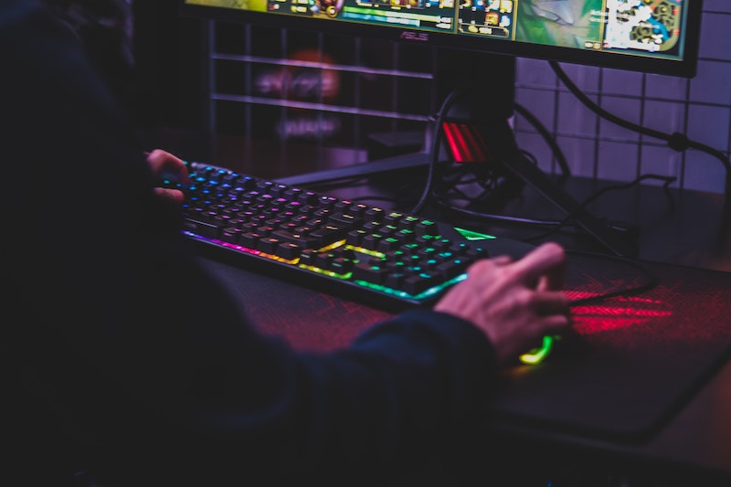 How-to-Avoid-Wrist-Pain-with-Gaming-Keyboards