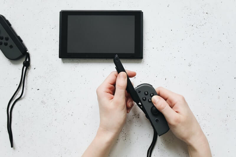 How-to-Troubleshoot-Fix-Nintendo-Switch-Isnt-Charging-or-Turning-On-Gaming-Console-Problem