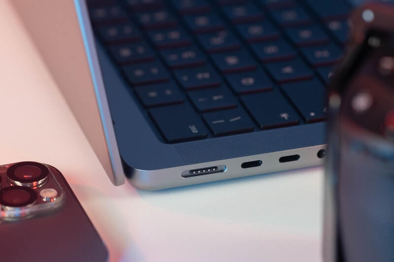 USB-C-Port-on-MacBook-Pro-Laptop